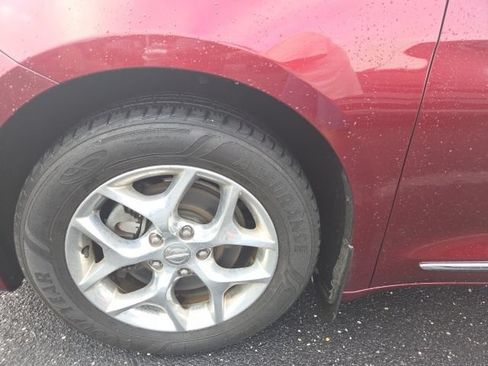 Used 2018 Chrysler Pacifica Limited FWD image 27