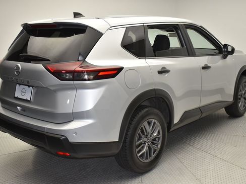 Used 2024 Nissan Rogue S FWD image 5
