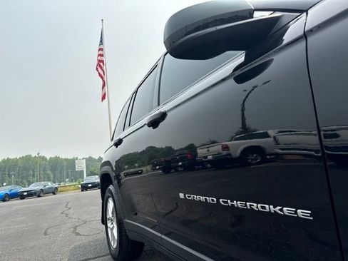 Used 2025 Jeep Grand Cherokee Laredo X w/ Luxury Tech Group I AWD/4WD image 10
