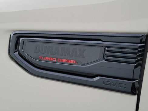New 2026 GMC Sierra 1500 AT4X w/ LPO, Black Badging Package AWD/4WD image 9