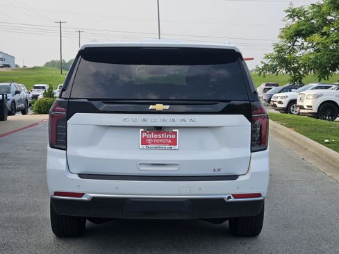Used 2025 Chevrolet Suburban LT RWD image 5