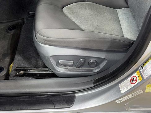 Used 2018 Toyota Camry LE FWD image 22