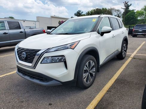 Used 2023 Nissan Rogue SV AWD/4WD image 2