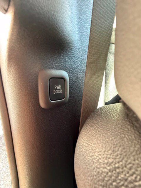 Used 2025 Toyota Sienna XLE FWD image 22