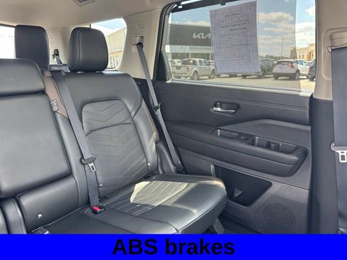 Used 2025 Nissan Pathfinder Platinum w/ Cargo Package AWD/4WD image 15