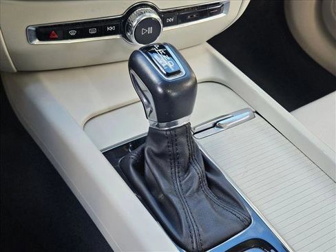 Used 2020 Volvo S60 T5 Momentum image 12