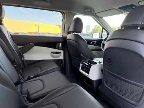Used 2024 Kia Carnival EX image 42