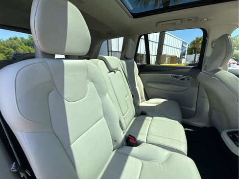 Used 2023 Volvo XC90 B6 Plus image 19