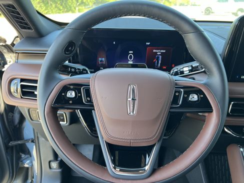 New 2025 Lincoln Aviator Reserve w/ Luxury Package image 16