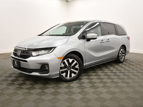 Certified 2025 Honda Odyssey EX-L image 2