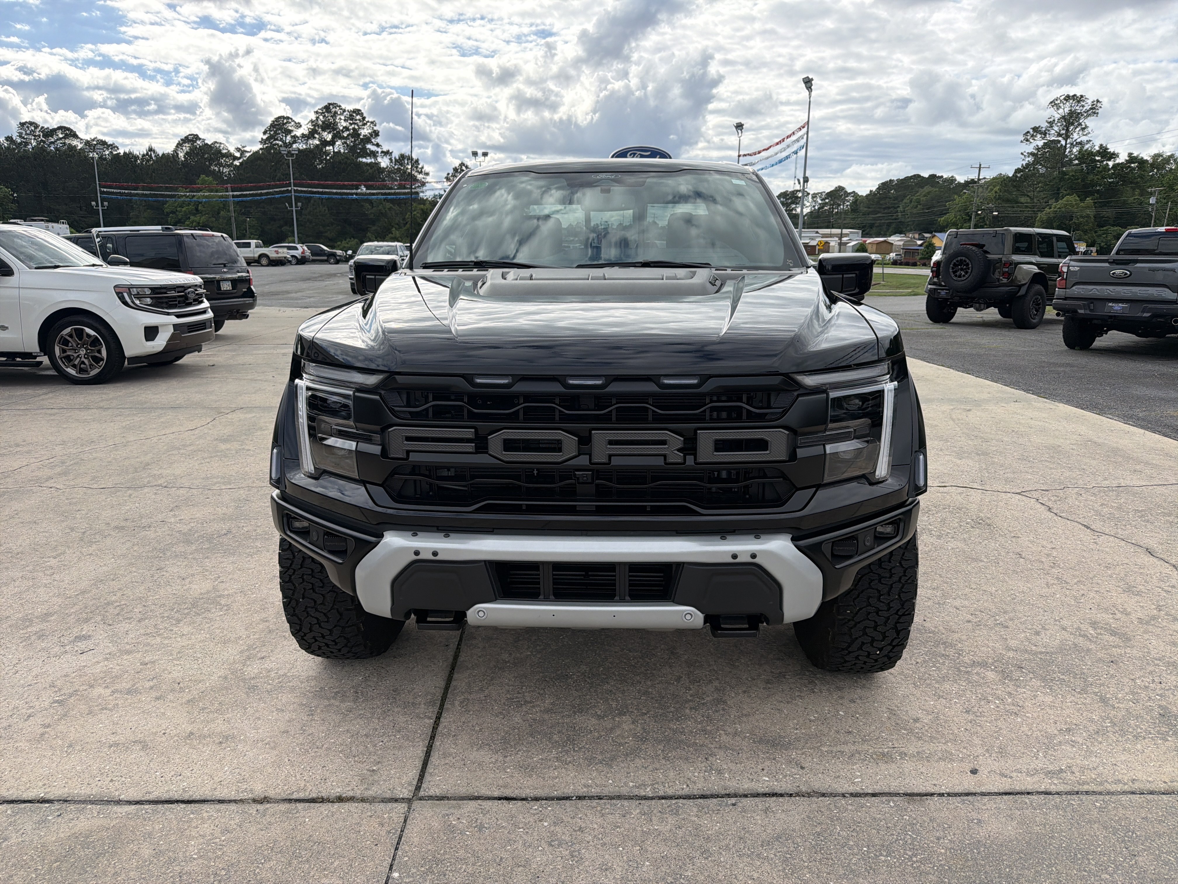 Used 2025 Ford F150 Raptor AWD/4WD image 3