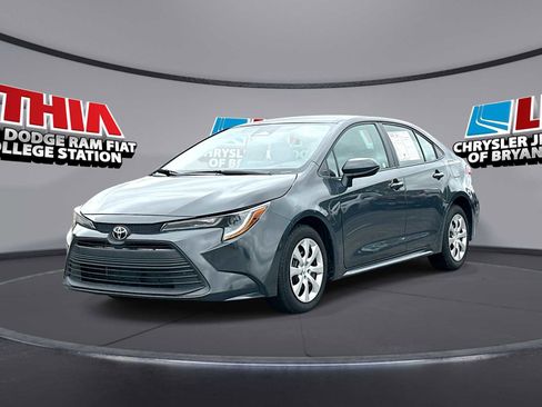 Used 2025 Toyota Corolla LE FWD image 1