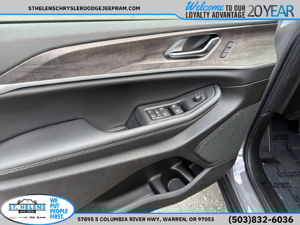New 2027 Jeep Grand Cherokee Limited AWD/4WD image 17