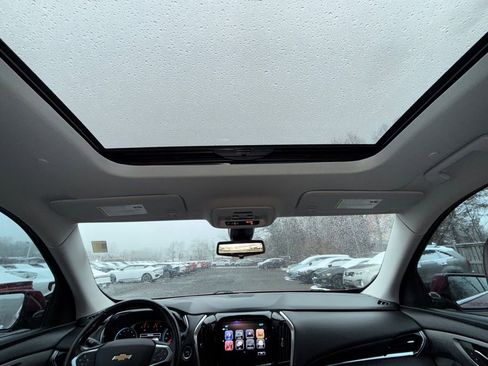 Used 2018 Chevrolet Traverse LT image 25