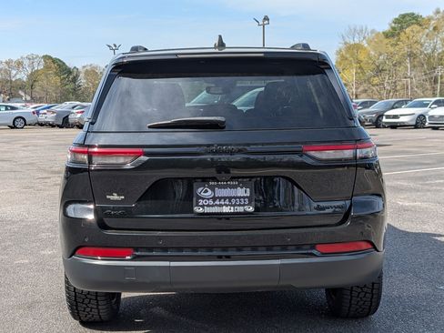 Used 2023 Jeep Grand Cherokee Limited w/ Black Appearance Package image 8