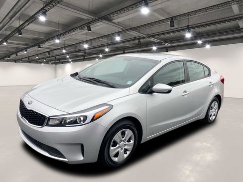 Used 2018 Kia Forte LX w/ LX Rear Camera Package image 3