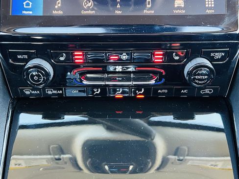 Used 2023 Jeep Grand Cherokee Limited w/ Black Appearance Package image 7