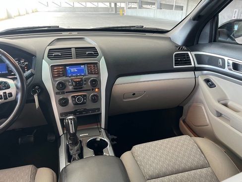 Used 2015 Ford Explorer XLT image 14