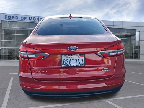 Used 2020 Ford Fusion SE image 9