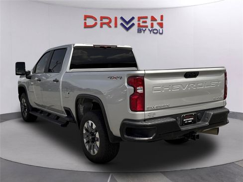 Used 2021 Chevrolet Silverado 2500 Custom w/ Custom Value Package AWD/4WD image 6