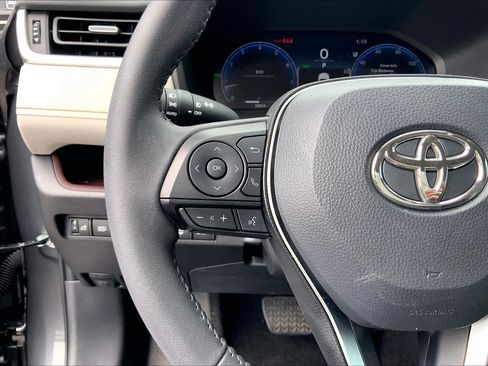 Used 2025 Toyota RAV4 Limited FWD image 24