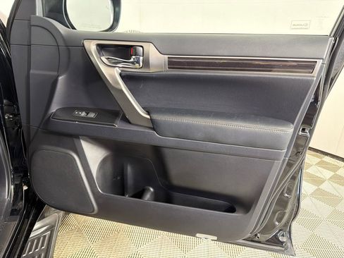 Used 2022 Lexus GX 460 Luxury w/ Accessory Package image 16