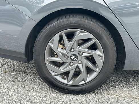 Used 2024 Hyundai Elantra SEL FWD image 18