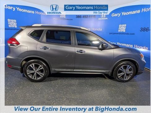 Used 2017 Nissan Rogue SL w/ SL Premium Package FWD image 3