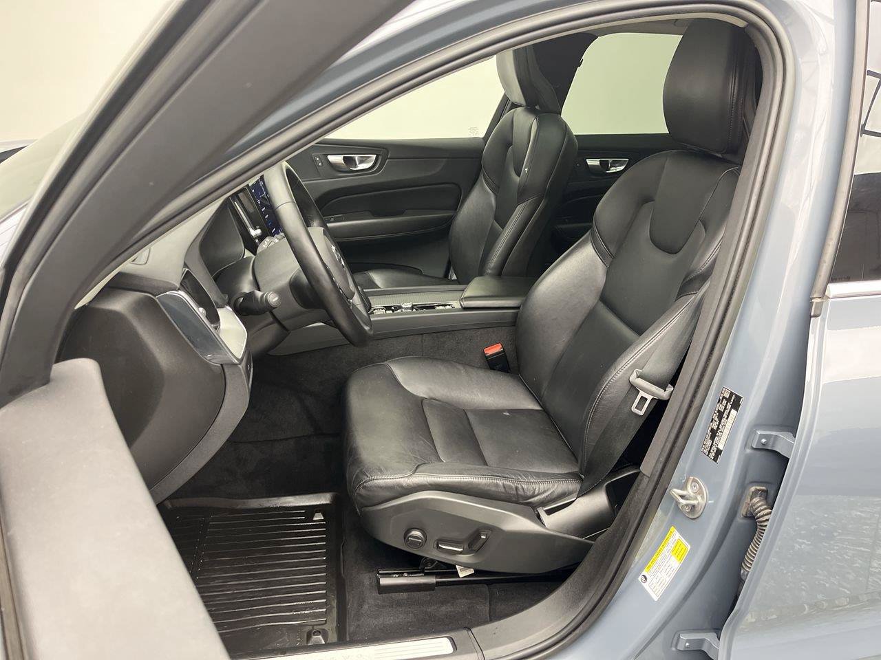 Used 2023 Volvo XC60 B5 Core AWD/4WD image 10