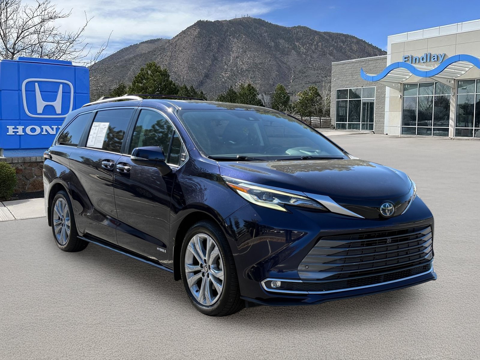 Used 2021 Toyota Sienna Platinum FWD image 9