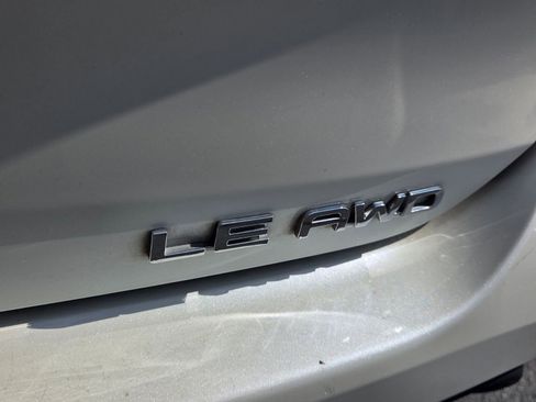 Used 2021 Toyota Highlander LE AWD/4WD image 13