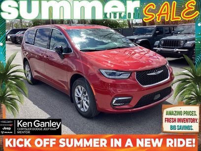 New 2026 Chrysler Pacifica Select