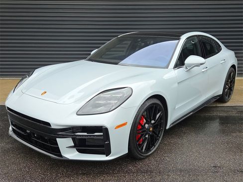 New 2026 Porsche Panamera GTS image 1