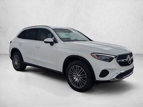 Used 2026 Mercedes-Benz GLC 300 image 3