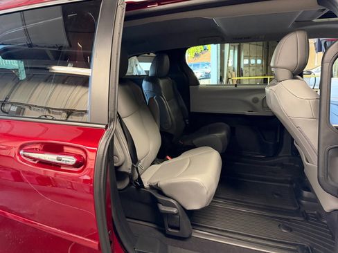 Certified 2026 Toyota Sienna XLE FWD image 29