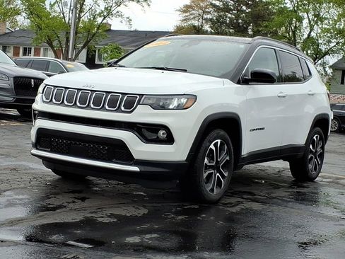 Used 2022 Jeep Compass Limited w/ Sun and Sound Group AWD/4WD image 3
