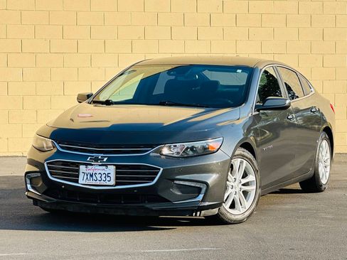 Used 2017 Chevrolet Malibu Hybrid w/ Driver Confidence Package FWD image 4