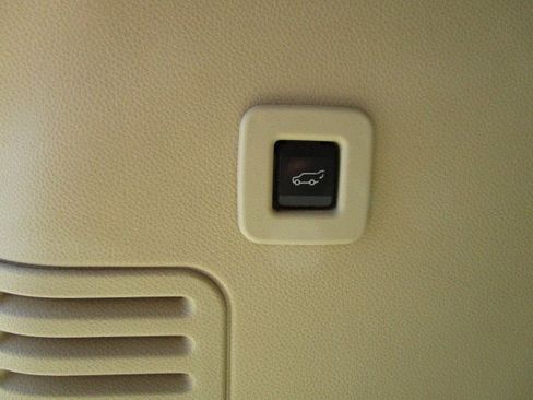 Used 2017 Ford Expedition EL XLT w/ Equipment Group 202A image 9