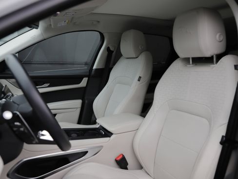 Certified 2023 Jaguar F-PACE R-Dynamic S AWD/4WD image 16