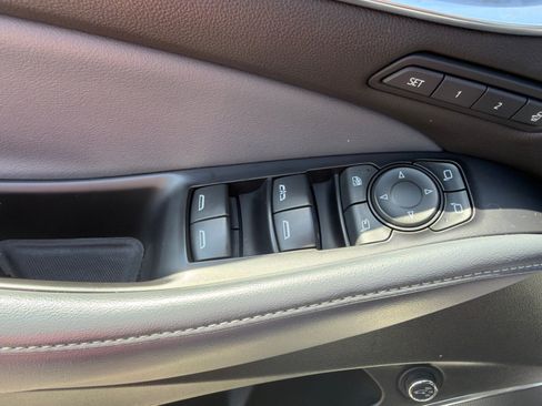 Used 2022 Buick Enclave Premium AWD/4WD image 19