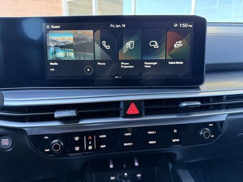 Used 2024 Kia Sorento LX image 18