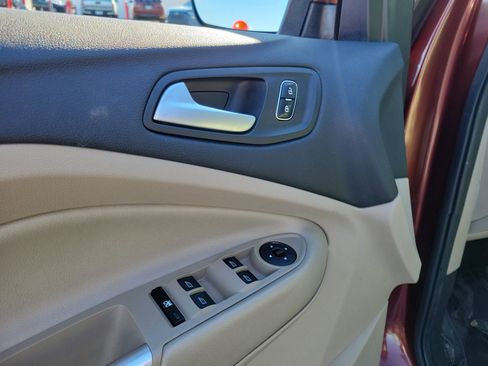 Used 2018 Ford Escape SE image 18