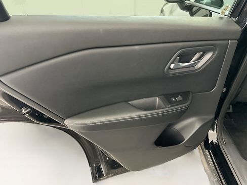 Used 2025 Nissan Rogue SV image 26