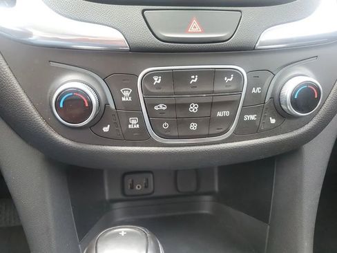 Used 2018 Chevrolet Equinox LT w/ Sun & Infotainment Package AWD/4WD image 14