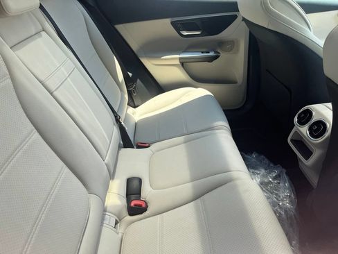 Used 2025 Mercedes-Benz GLC 350e 4MATIC image 9