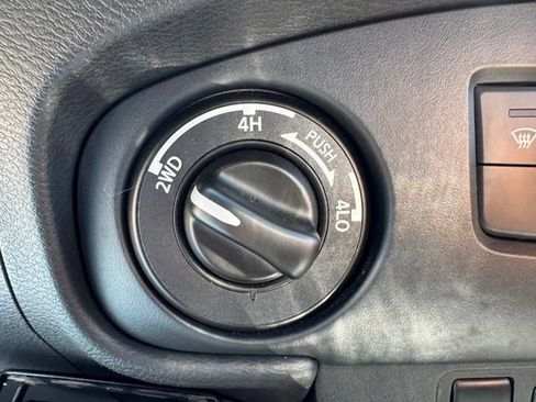 Used 2022 Nissan Frontier PRO-4X w/ Technology Package AWD/4WD image 29