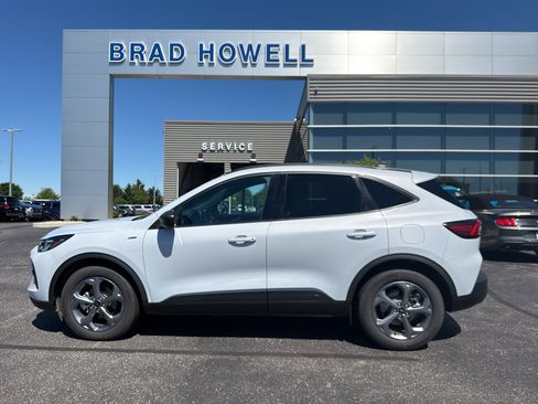 Used 2025 Ford Escape ST-Line FWD image 1