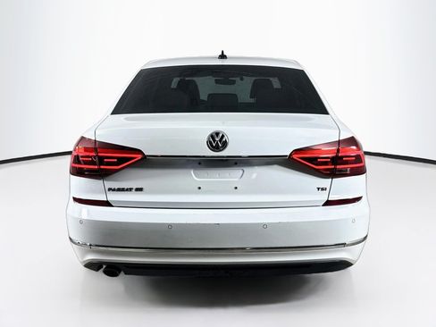 Used 2018 Volkswagen Passat 2.0T SE FWD image 31