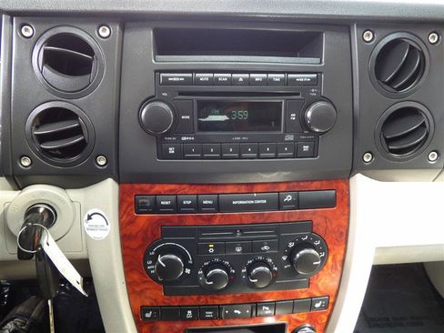 Used 2006 Jeep Commander Limited w/ Trailer Tow Group IV image 21