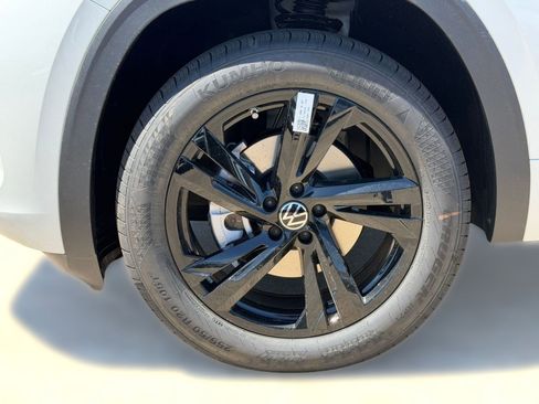 New 2026 Volkswagen Atlas Cross Sport SEL R-Line AWD/4WD image 11